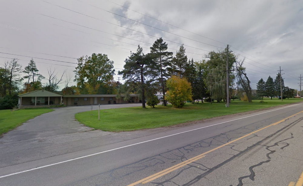 Crest Motel (Bethel Suites) - 2016 Street View (newer photo)